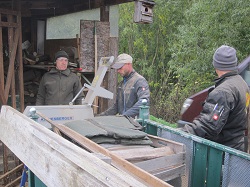 Richard Heintl an der Säge