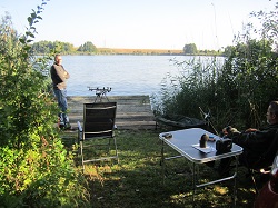 2 Fischer am Putzplatz