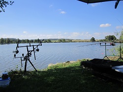 Zwei Angeln am Platz