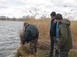 Arbeiter am Badeplatz