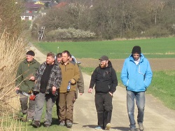 Eine Gruppe kommt von Platz 27