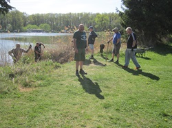 Helfer bei einem Platz