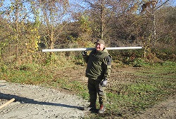 Helfer bei einem Platz