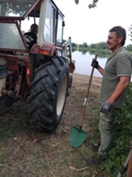 Günter Schmidt am Traktor