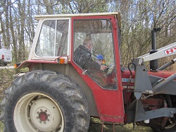 Günter Schmidt am Traktor