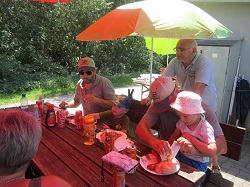 Günter Schmidt beim Essen